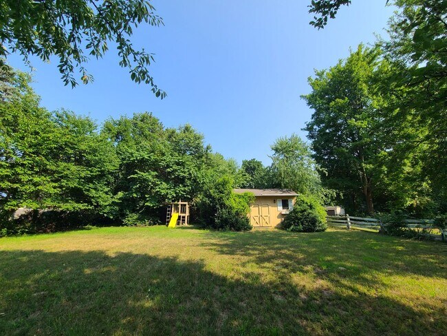 Building Photo - Fully Furnished 3-Bedroom Home – Pet Frien...