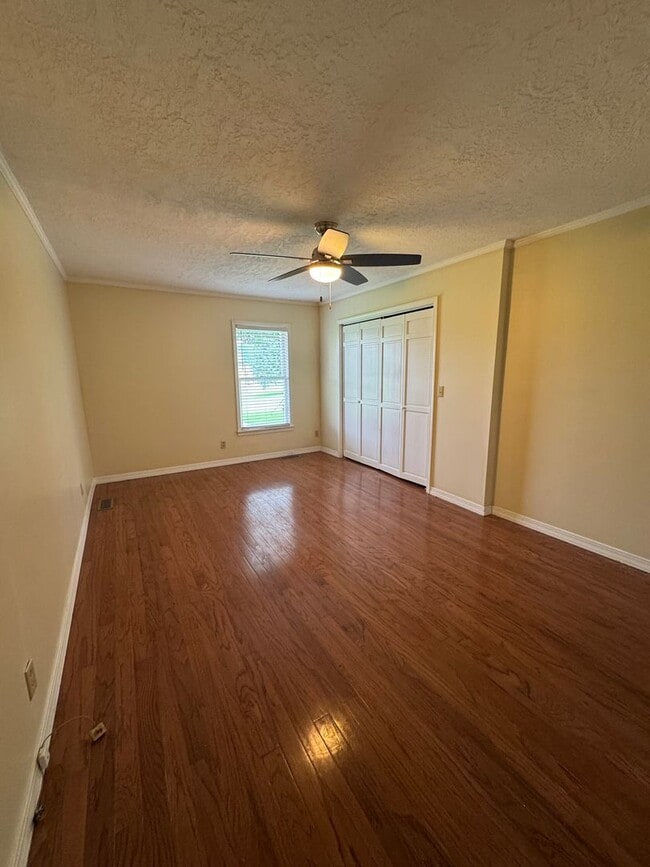 Building Photo - Prime Location! 3 Bed Home on Highway to M...
