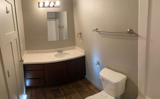 Building Photo - Amazing 2 Story Townhome in Vineyard w/ at...