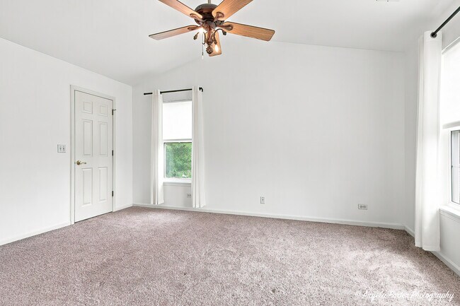 Building Photo - 10570 Wing Pointe Dr