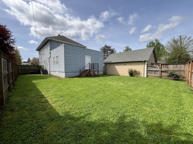 Building Photo - Expansive 4BR 2,900+ Sq Ft Home with Theater-Style Living Room & Bonus Hobby Workshop