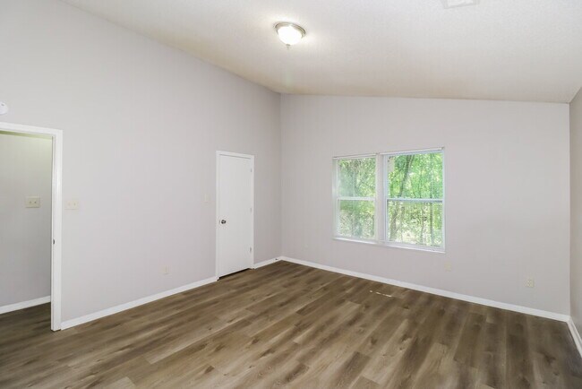 Building Photo - 4680 Waterfront Oak Dr