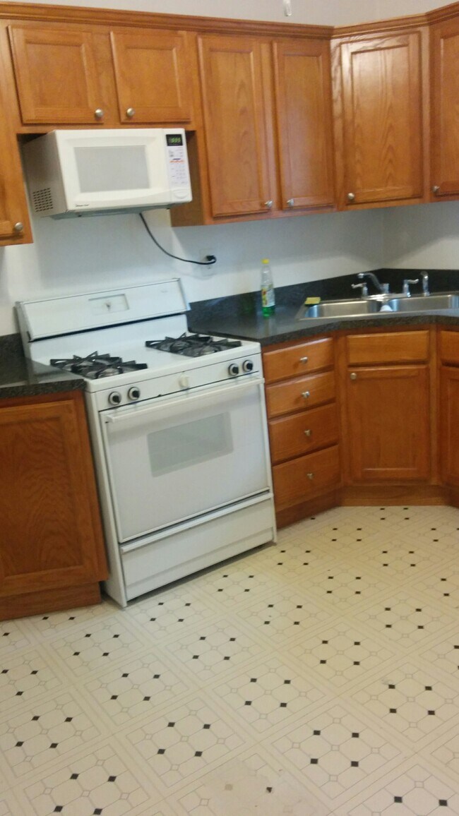 Building Photo - 5848 N Moody Ave