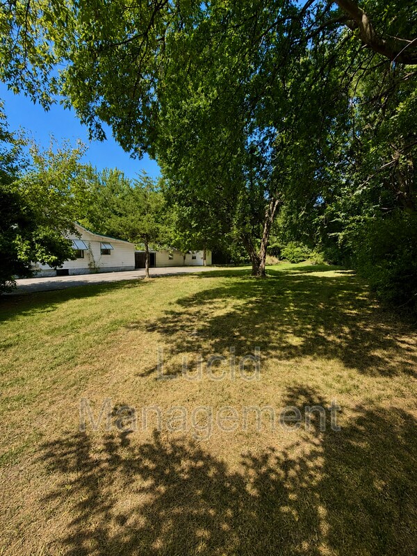 Building Photo - 1221 Vim Dr