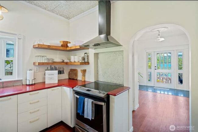Building Photo - 5060 WA-106