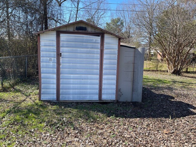 Building Photo - RECENTLY UPDATED SPECIAL