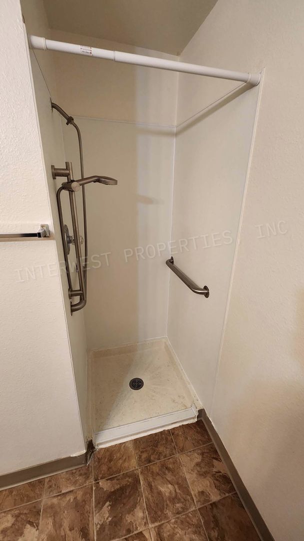 Building Photo - *1/2 OFF 1ST MONTH'S RENT* 3 Bed 2 Bath Beaverton Home with big backyard, storage shed, A/C and f...