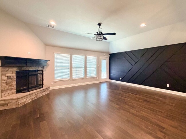 Building Photo - Charming 3-Bed Oasis with 2 Baths and Spacious 2045 Sq Ft Living in Burleson ISD!