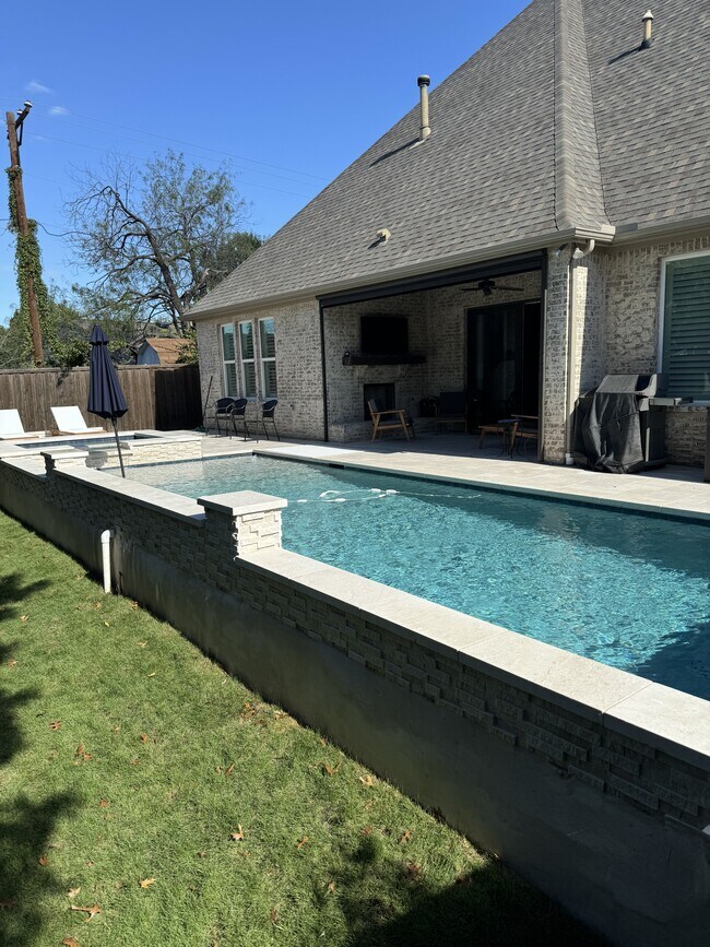 Building Photo - 921 Vintners Ct