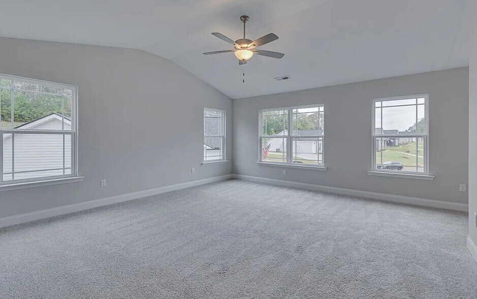 Building Photo - 213 Legacy Ln