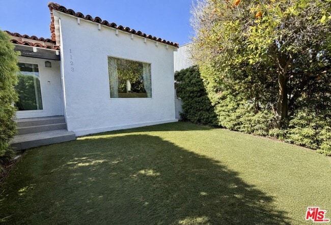 Building Photo - 1123 S Clark Dr