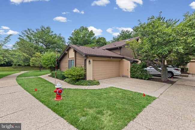 Building Photo - 130 Sayre Dr