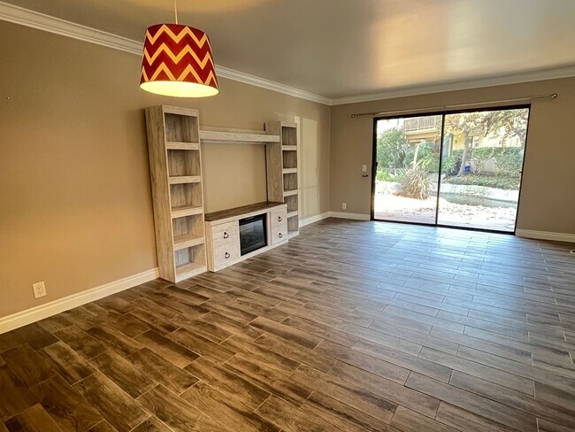 Building Photo - 2 bedroom, 1.5 bath townhouse in the heart of Irvine!