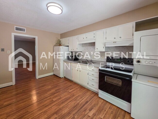 Building Photo - 3441 Sandner Ct