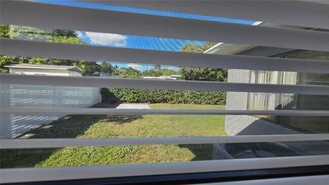 Building Photo - 525 NE 132nd Terrace