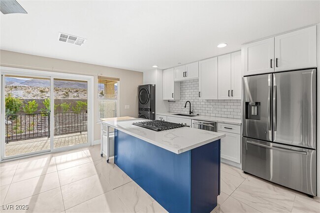 Building Photo - 4631 Amazing View St