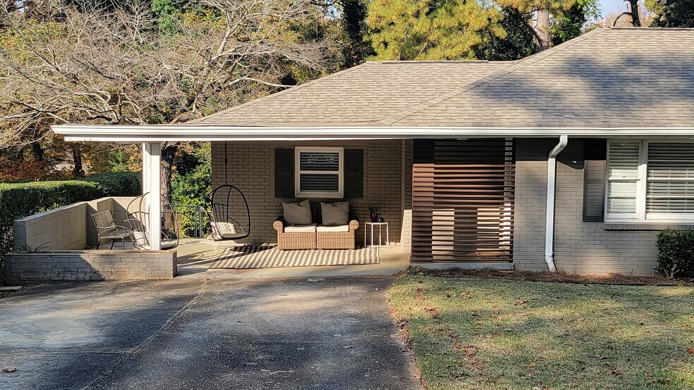 Building Photo - 3010 Santa Monica Dr