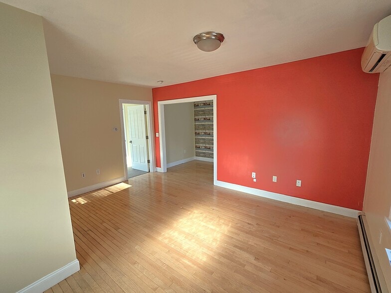 Building Photo - 41 Pine St