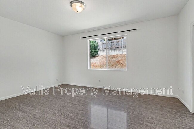 Building Photo - 2495 Benjamin Ave NW