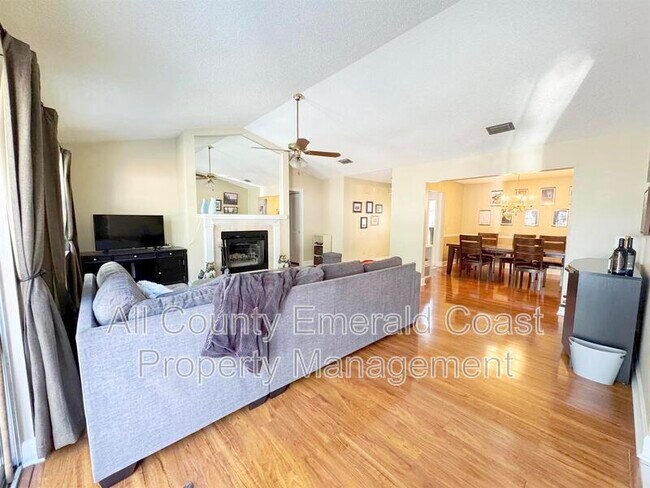 Building Photo - 1126 Bay Ct