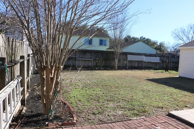 Building Photo - 458 Woodrail Dr