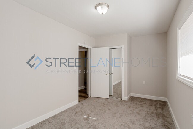Building Photo - NOW OFFERING $250 OFF FIRST FULL MONTH IF ...