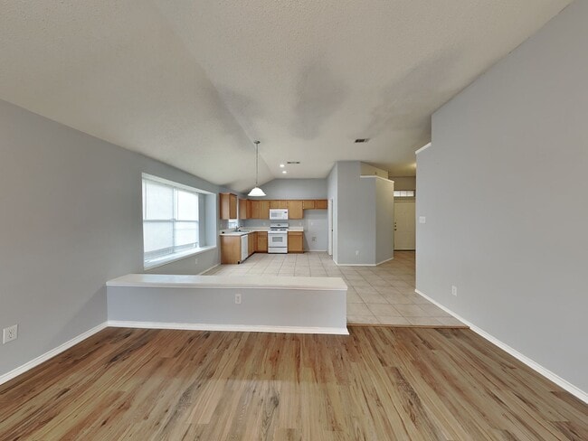 Building Photo - Spacious 3-Bedroom Home with Fireplace & Easy Access to Downtown Fort Worth