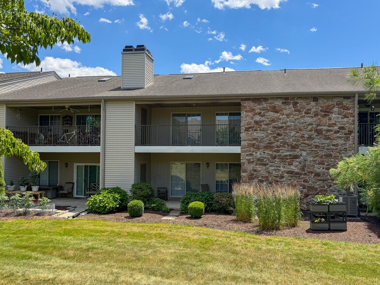 Building Photo - 208 Greenview Dr