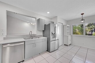 Building Photo - 1002 NW 105th Way