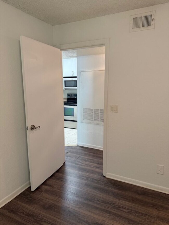 Building Photo - Lexington Place - 0326