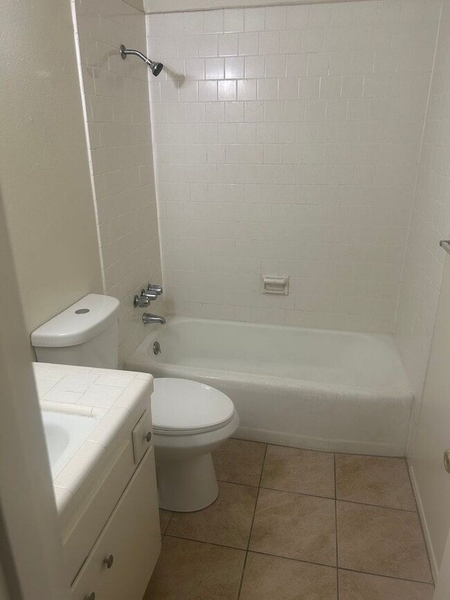 Building Photo - 112 Garnsey Ave