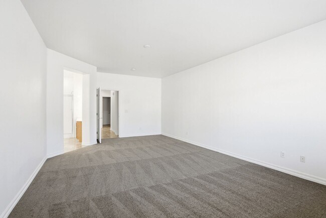 Building Photo - Single Story Stunner in Silverado Ranch!