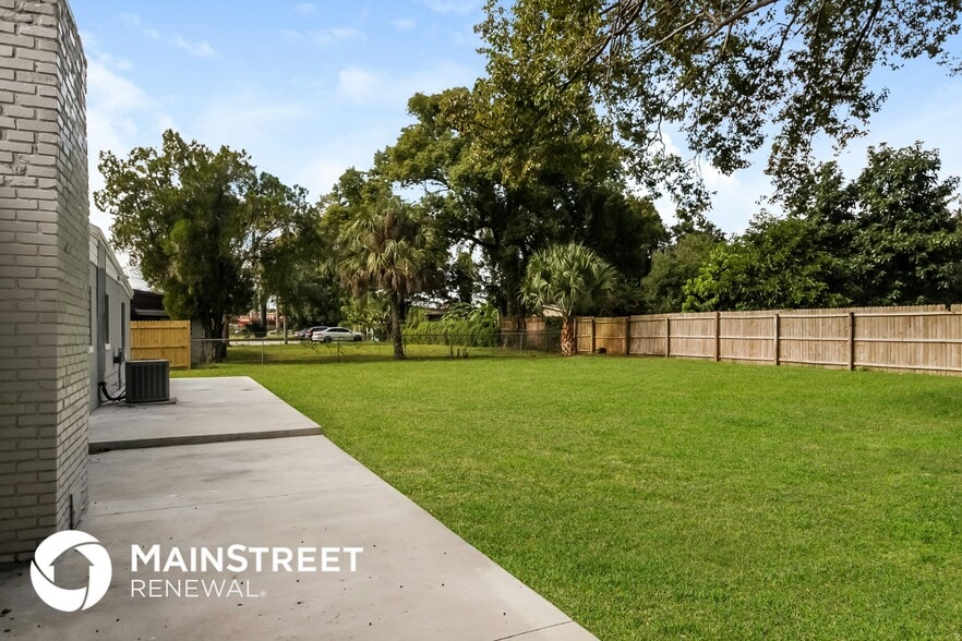 Building Photo - 5719 Camellia Dr