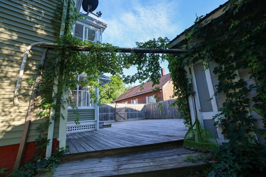 Building Photo - 16 Orange St