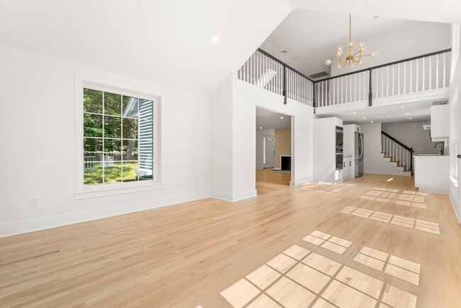 Building Photo - 576 Grove St