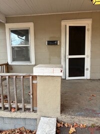 Building Photo - Charming 3 Bed 1.5 Bath Home With Fenced Yard