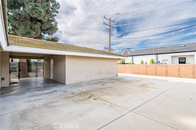 Building Photo - 2221 Palm Cir