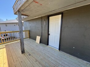 Building Photo - 2 bedroom 1 bath Apartment close to campus