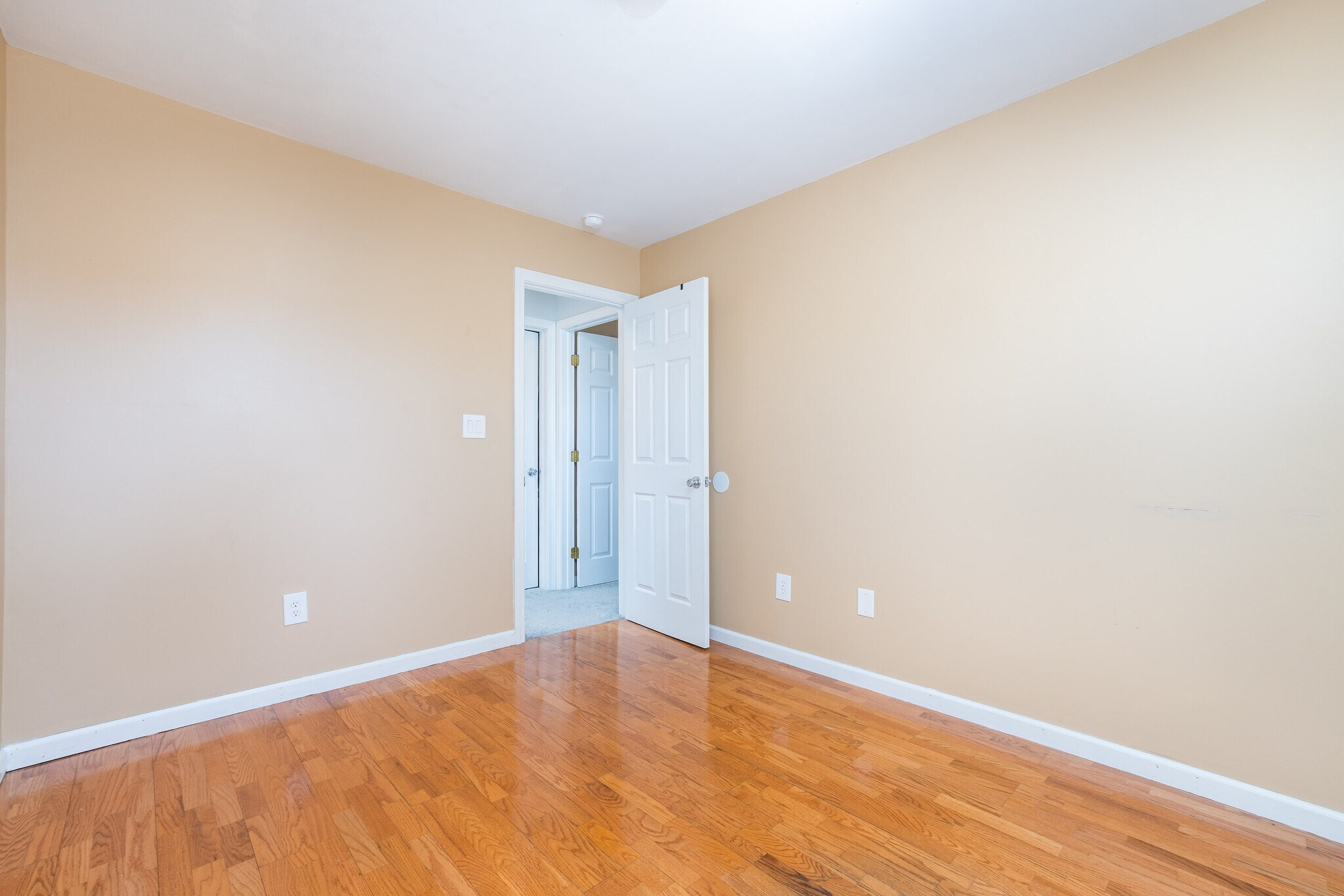 Building Photo - 15 Lake Dr