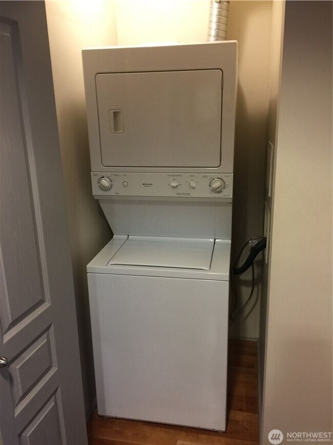 Building Photo - 1Bd/1Ba Seattle Condo