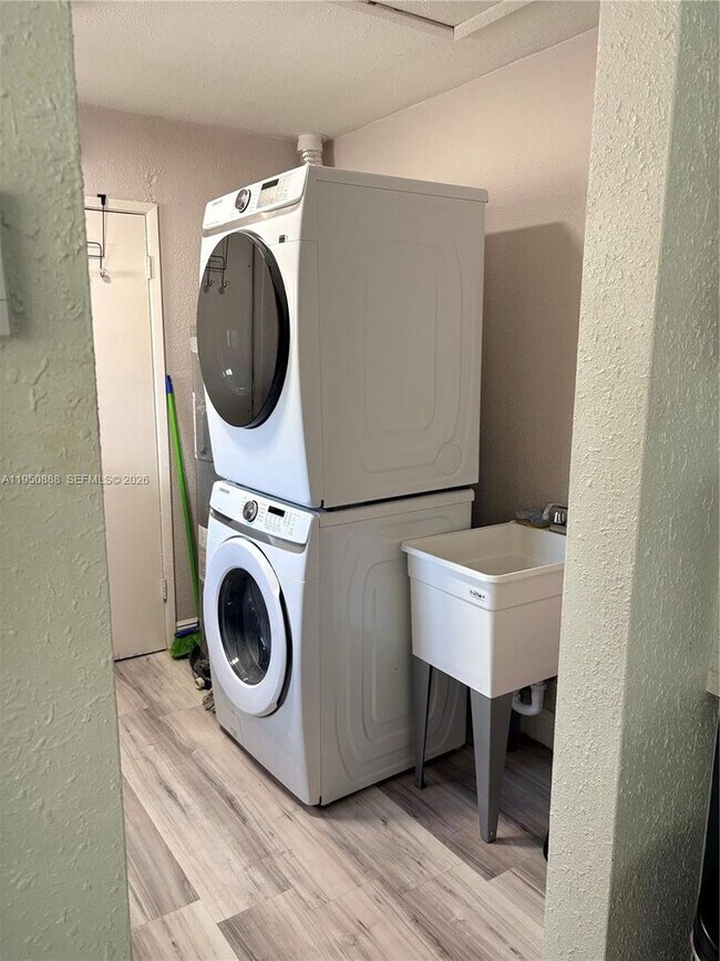 Building Photo - 3303 NW 37th Ave