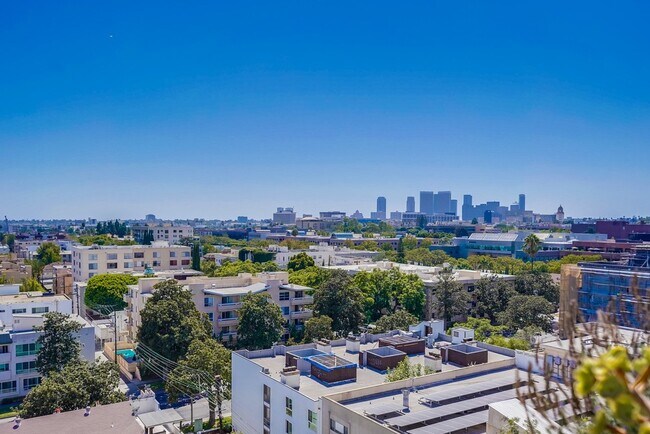 Building Photo - 435 N Oakhurst Dr