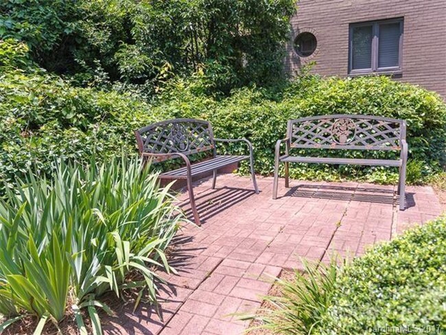 Building Photo - The Grove -Fully furnished-all Utilities -...