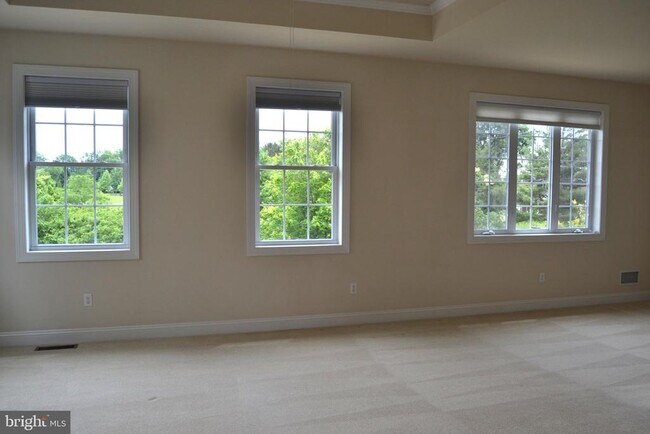 Building Photo - 806 Wren Ln