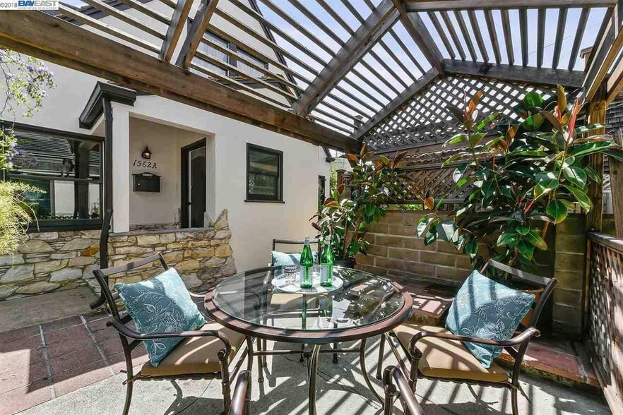 Patio - 1562 Lincoln Ave