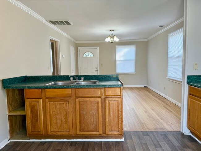 Building Photo - 2550 Lyman St