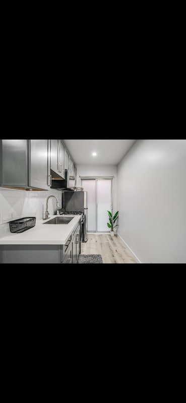 Building Photo - 523 Main St