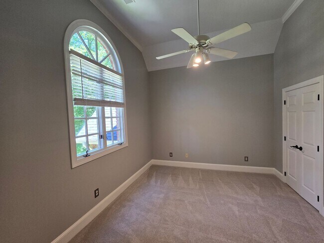Building Photo - 102 Eyemouth Ct