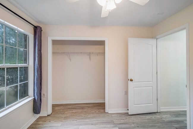 Building Photo - 2077 Shadow Lake Dr