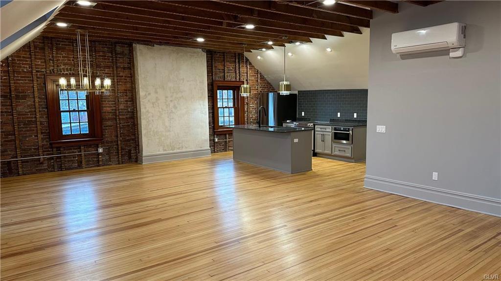 Building Photo - 214 Spring Garden St